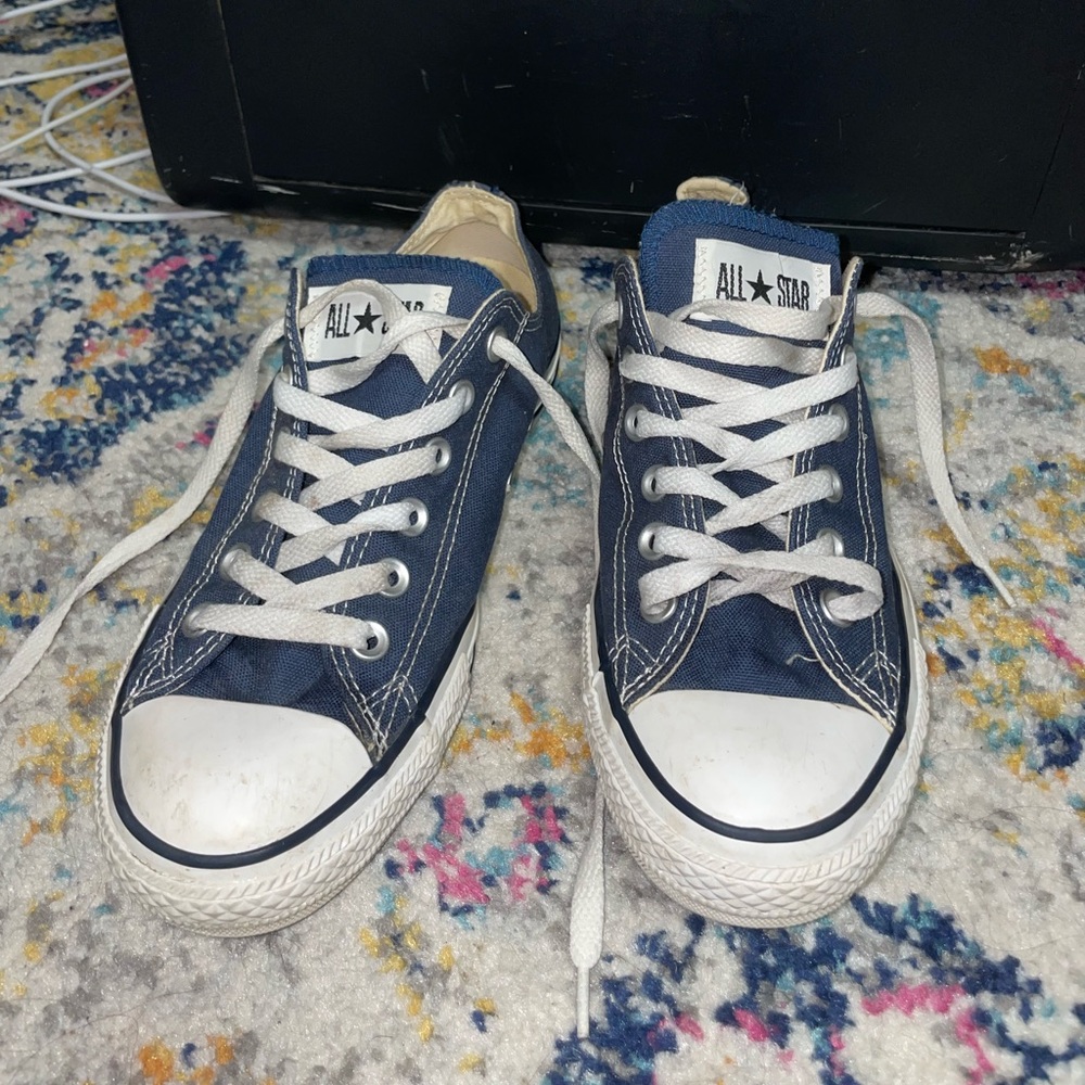 Navy blue converse.